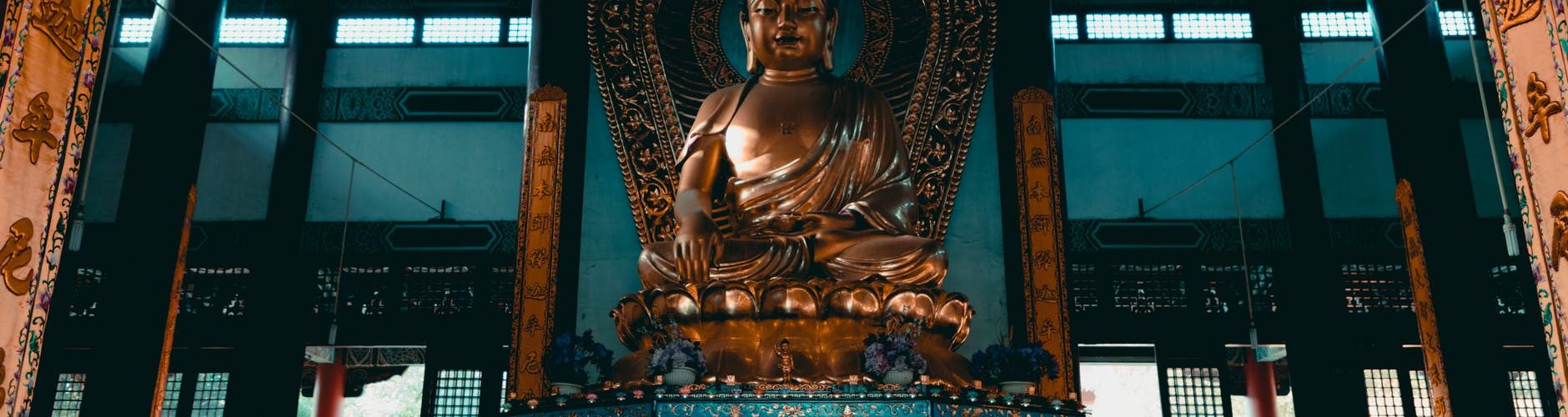 gautama buddha statue
