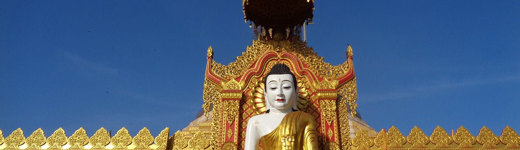 gold buddha statue