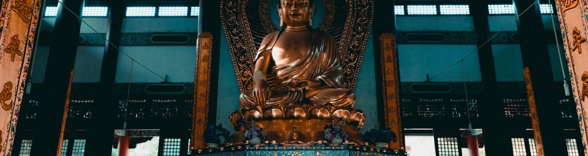 gautama buddha statue