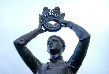 boy wearing crown statue