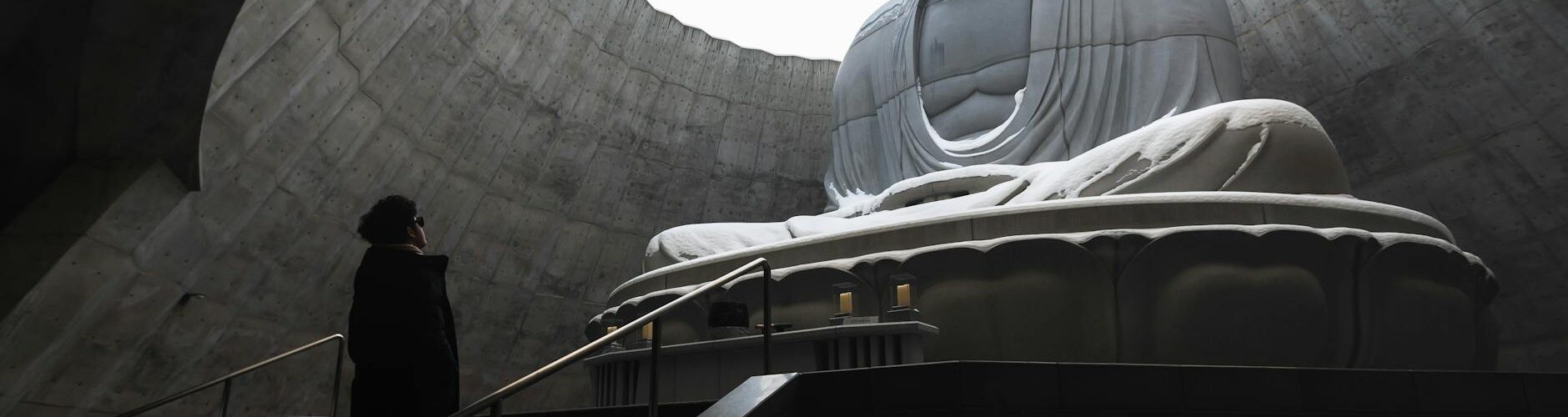 peaceful contemplation at the great buddha statue